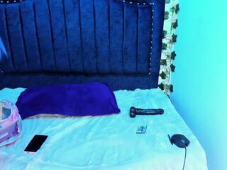 Cristal Lux webcam model stream image