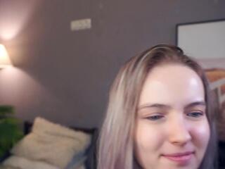 Nina Falcone webcam model stream image