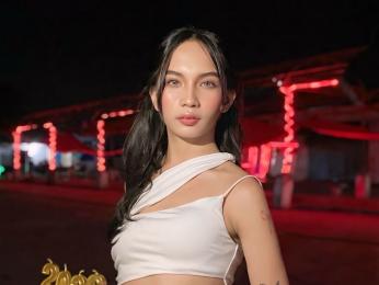 CaliCollins webcam model stream image