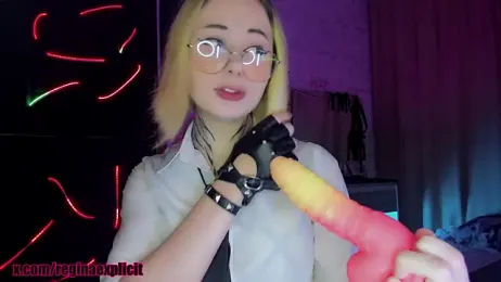 snake__bites webcam model stream image