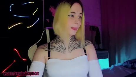 snake__bites webcam model stream image