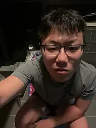 YoY-man webcam model stream image
