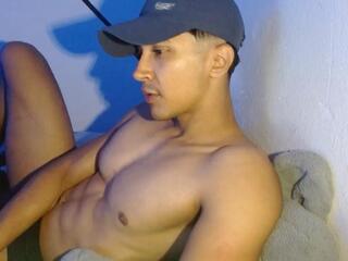 Alejandro Santiago webcam model stream image