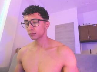 Alejandro Santiago webcam model stream image