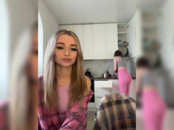 EmilyandMira webcam bongacams model stream image