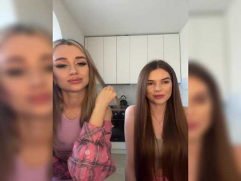 EmilyandMira webcam bongacams model stream image