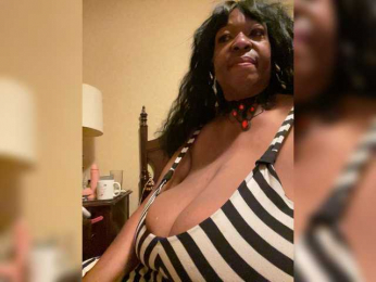 BosomBuddy webcam model stream image