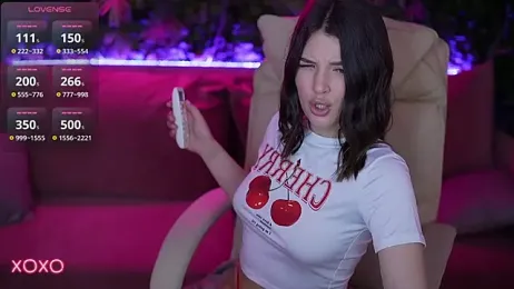 YourLolaBunny webcam model stream image