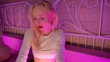 maya_snow webcam model stream image