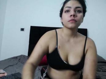 Charlotte-Lia webcam model stream image