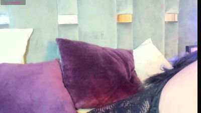 Meelfox webcam model stream image