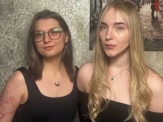 Mae Beddingfield &amp; Sara Mauri webcam model stream image