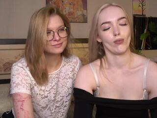 Mae Beddingfield &amp; Sara Mauri webcam model stream image