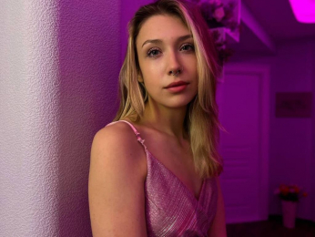 MiaMoorman webcam model stream image