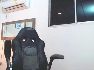 Hanni Fox webcam model stream image