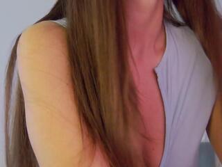 Lily Roselyn webcam model stream image