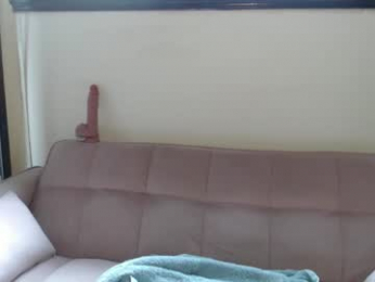 petitegirluvsdick webcam model stream image