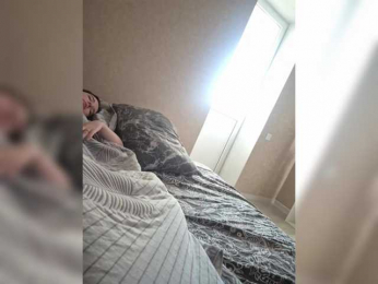 On-Ona webcam model stream image