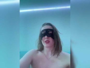 Cherry-lips webcam model stream image