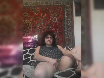 LovelyLori webcam model stream image