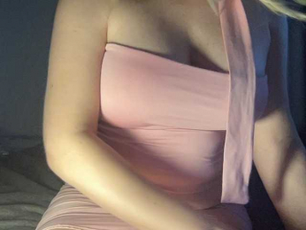 Sandra-public-boobs webcam model stream image