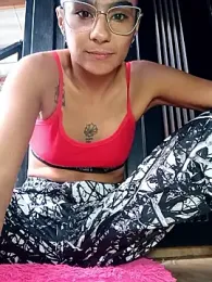 Leslly_ webcam model stream image