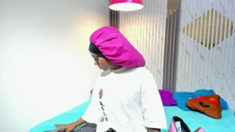 LilaFachinni webcam model stream image