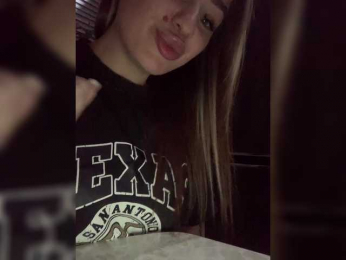 Polichkaaaa webcam model stream image