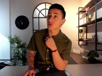 andyjoy_ webcam model stream image
