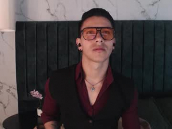 andyjoy_ webcam model stream image