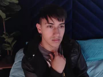 andyjoy_ webcam model stream image
