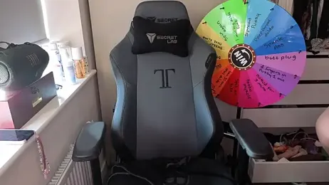 Lilly-Luscious webcam model stream image