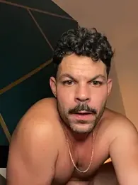 Lulu_moustache webcam model stream image