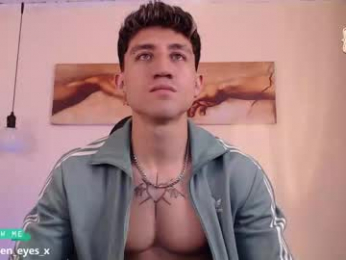 latin_green_eyes_ webcam model stream image