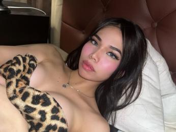 YlianaGivenchy webcam model stream image