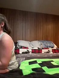 Mini_And_The_Bear webcam model stream image