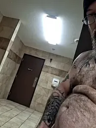 UnderpaidBCW_90 webcam model stream image