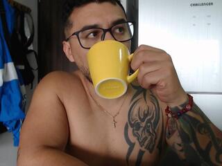 Derryl webcam model stream image