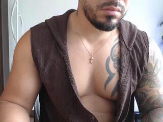 Derryl webcam model stream image