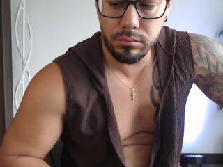 Derryl webcam model stream image