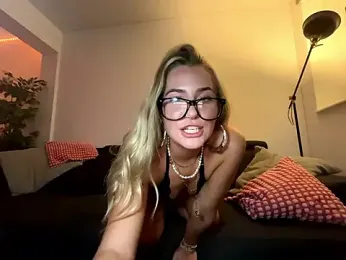 goddesemiiyy webcam model stream image