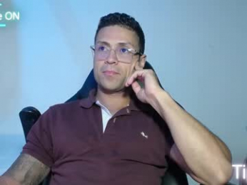maxi_mux1 webcam chaturbate model stream image