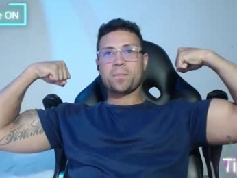 maxi_mux1 webcam model stream image