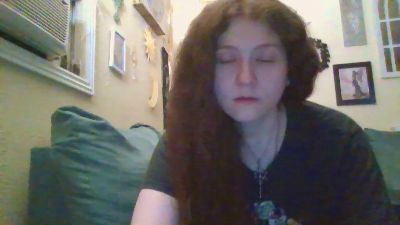 QueenCrimson webcam cam4 model stream image