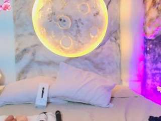 krystalevanss webcam model stream image