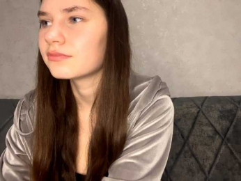 ElinOroz webcam model stream image