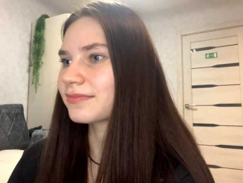 ElinOroz webcam model stream image
