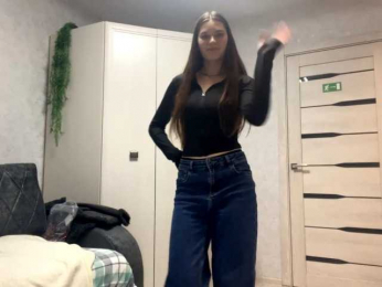 ElinOroz webcam model stream image