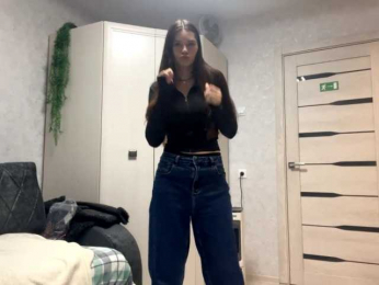 ElinOroz webcam model stream image