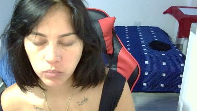 mamadorahotxxx webcam cam4 model stream image